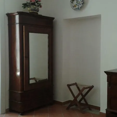 Giga 5 Bed & Breakfast 3*