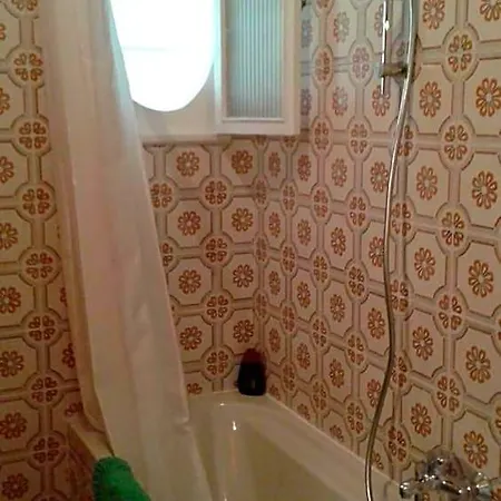 Giga 5 Bed & Breakfast 3*
